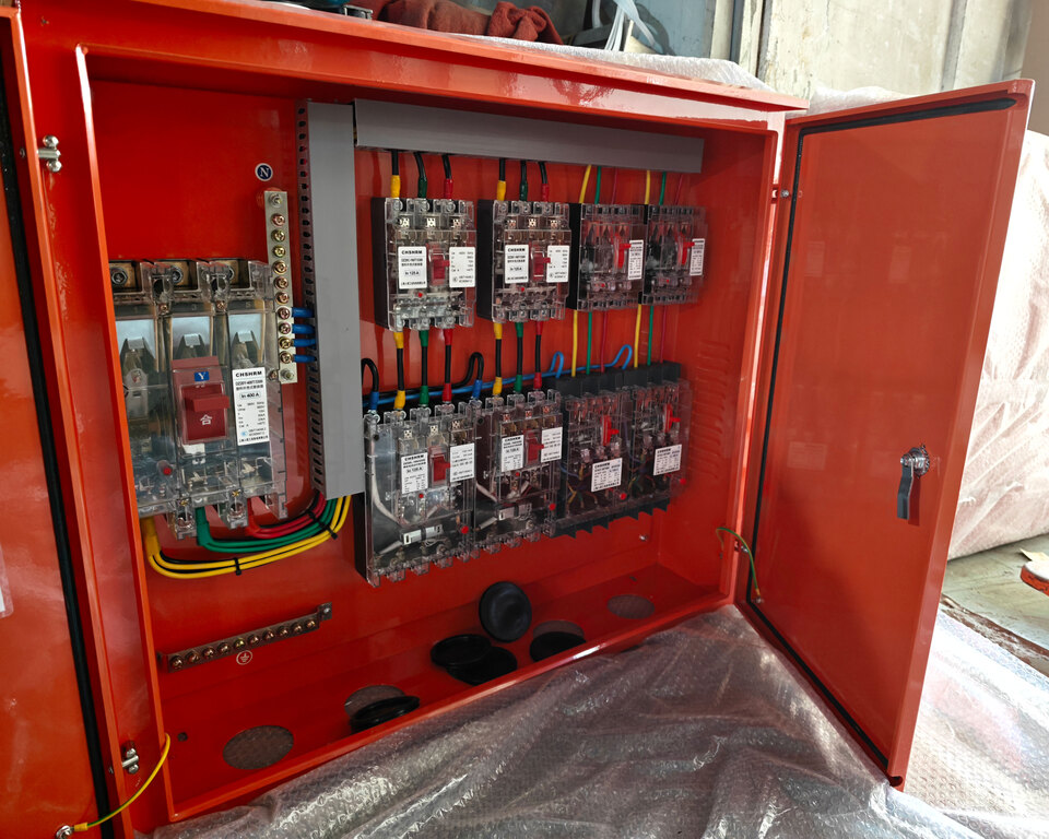 Wie können die Stromverteilungsstandards für Baustellen mit der zunehmenden globalen Infrastruktur Schritt halten? Ouyue Electric hat eine hochsichere Edelstahl-Außenbox mit linker und rechter Doppeltür auf den Markt gebracht
